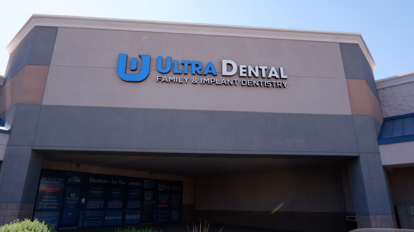 Ultra Dental Peoria office storefront